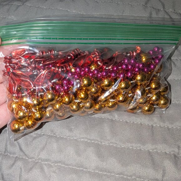 FREE with $10+ Bundle ~ Mardi Gras Necklaces 2105 - Picture 1 of 3